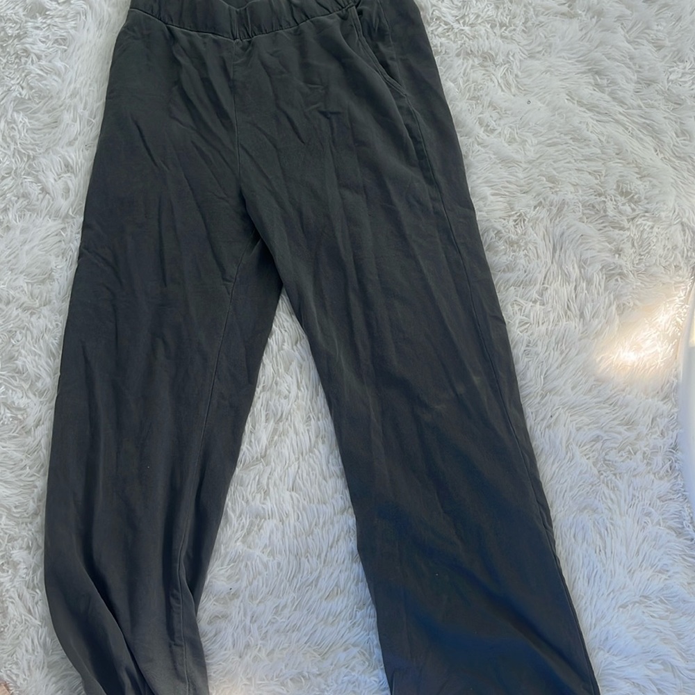 Dark grey talentless sweatpants